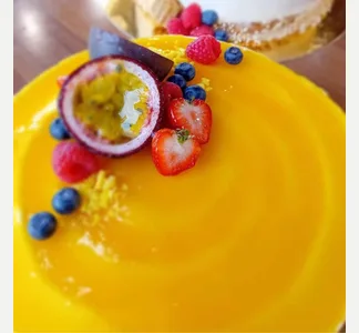 Mango-passionjuustokakku 10 hlö